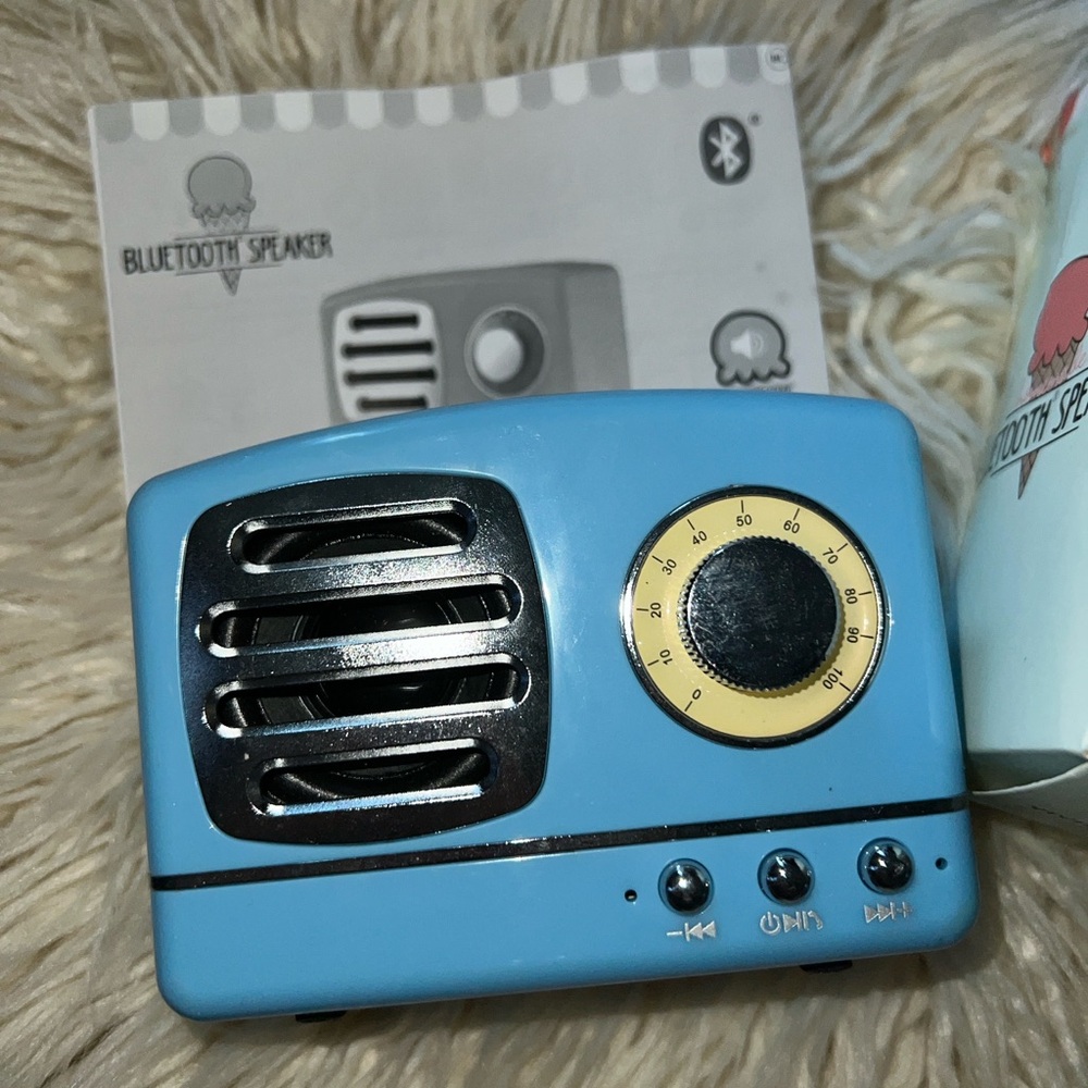 2 New TARGET BULLSEYE'S PLAYGROUND Vivitar RETRO WIRELESS BLUETOOTH SPEAKERS - Picture 2 of 6